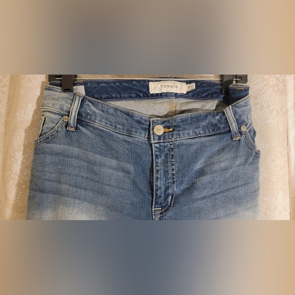 Torrid Boyfriend Jeans - Picture 2 of 2